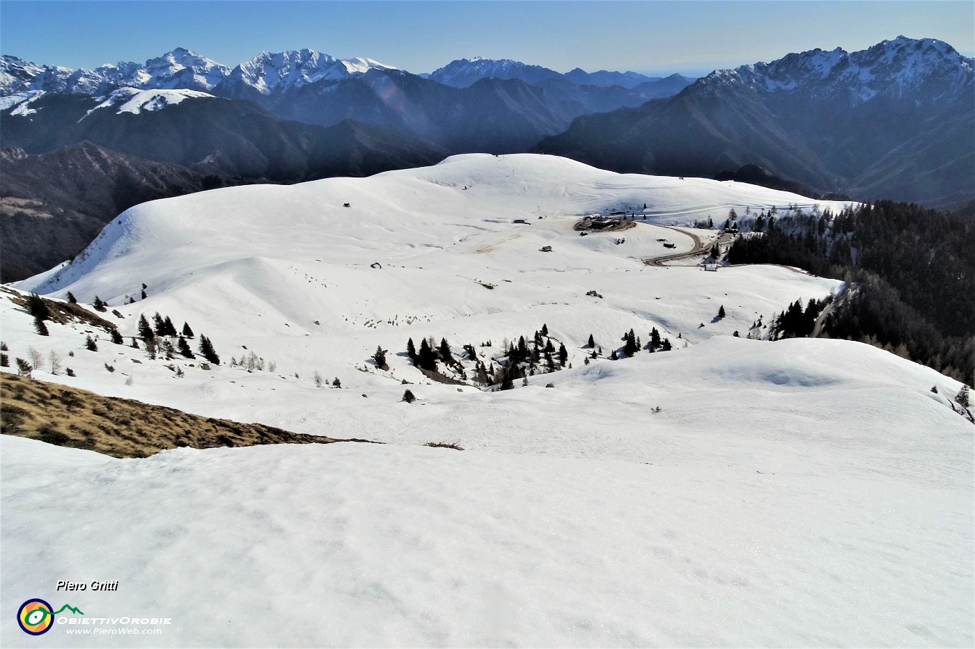 38 Scendo dal sent. 190A sottovento verso i Piani dell'Avaro .JPG